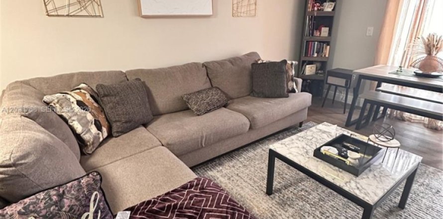 Condo in Miami, Florida, 2 bedrooms № 2393233