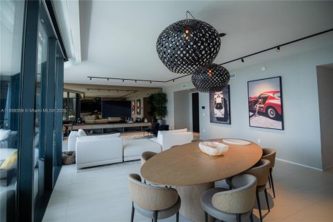 Condo in Miami, Florida, 4 bedrooms  № 1882117 - photo 15