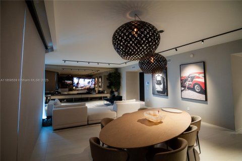 Condo in Miami, Florida, 4 bedrooms  № 1882117 - photo 12