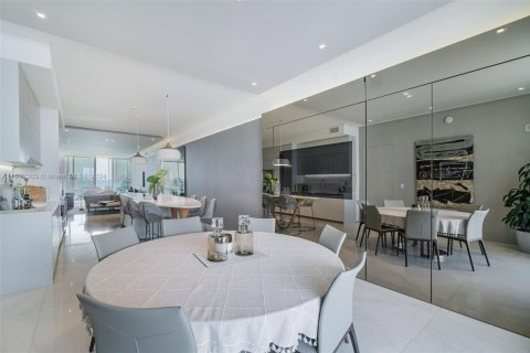 Condo in Sunny Isles Beach, Florida, 3 bedrooms  № 1870014 - photo 10