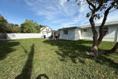 Снять в аренду виллу или дом в Майами, Флорида 3 спальни, 136.75м2, № 2032051 - фото 6