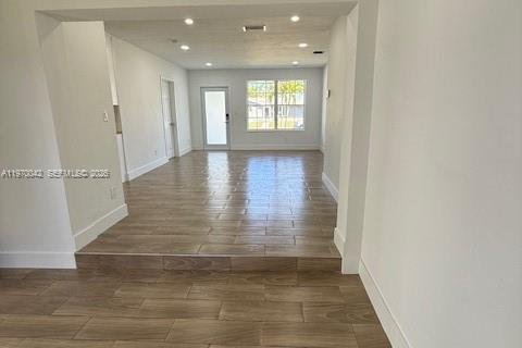 Снять в аренду виллу или дом в Майами, Флорида 3 спальни, 136.75м2, № 2032051 - фото 2