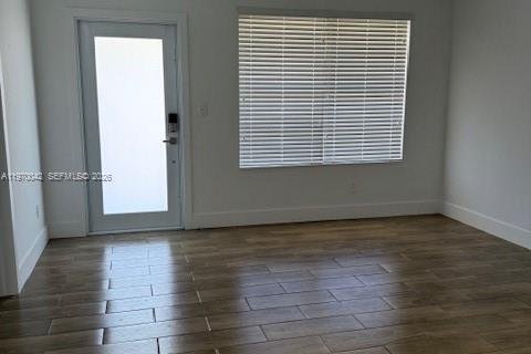 Снять в аренду виллу или дом в Майами, Флорида 3 спальни, 136.75м2, № 2032051 - фото 3