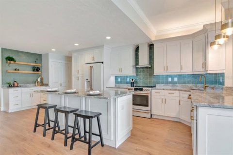 House in Saint Pete Beach, Florida 3 bedrooms, 210.7 sq.m. № 2220588 - photo 10
