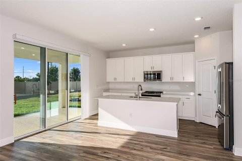 House in San Antonio, Florida 5 bedrooms, 255.67 sq.m. № 1676979 - photo 6