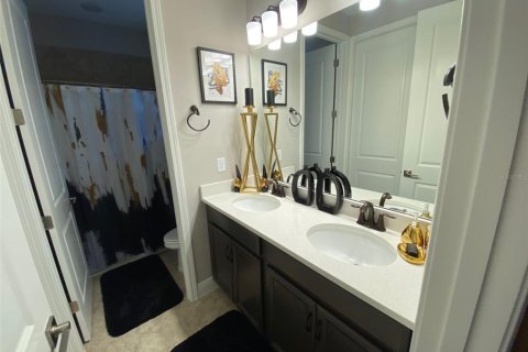House in Tavares, Florida 4 bedrooms, 253.72 sq.m. № 1521167 - photo 15