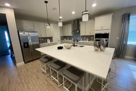 House in Tavares, Florida 4 bedrooms, 253.72 sq.m. № 1521167 - photo 4