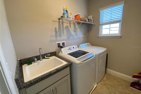 House in Tavares, Florida 4 bedrooms, 253.72 sq.m. № 1521167 - photo 18