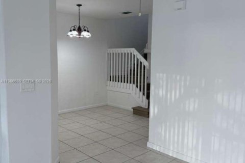 Снять в аренду таунхаус в Хомстед, Флорида 3 спальни, 132.2м2, № 2048401 - фото 24