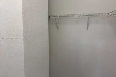 Снять в аренду таунхаус в Хомстед, Флорида 3 спальни, 132.2м2, № 2048401 - фото 17