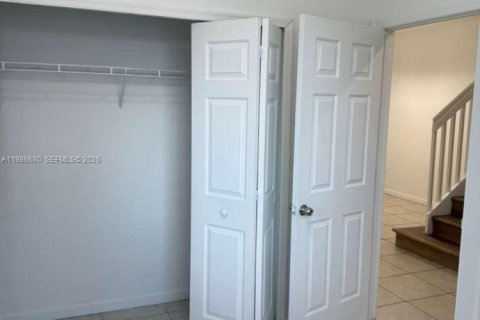 Снять в аренду таунхаус в Хомстед, Флорида 3 спальни, 132.2м2, № 2048401 - фото 23