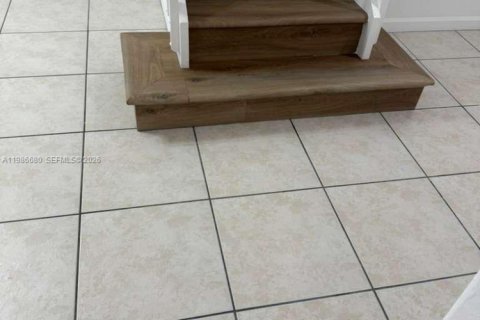 Снять в аренду таунхаус в Хомстед, Флорида 3 спальни, 132.2м2, № 2048401 - фото 29