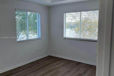 Снять в аренду таунхаус в Хомстед, Флорида 3 спальни, 132.2м2, № 2048401 - фото 14