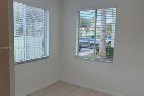 Снять в аренду таунхаус в Хомстед, Флорида 3 спальни, 132.2м2, № 2048401 - фото 21