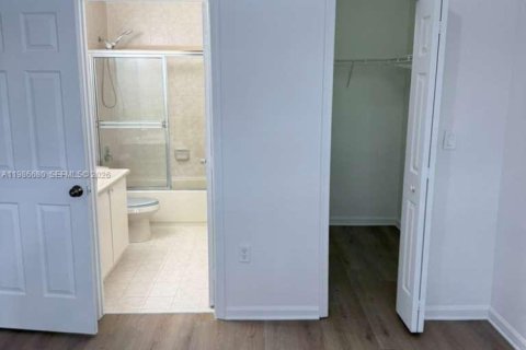 Снять в аренду таунхаус в Хомстед, Флорида 3 спальни, 132.2м2, № 2048401 - фото 16