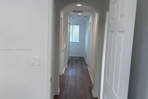 Снять в аренду таунхаус в Хомстед, Флорида 3 спальни, 132.2м2, № 2048401 - фото 13