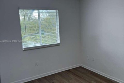 Снять в аренду таунхаус в Хомстед, Флорида 3 спальни, 132.2м2, № 2048401 - фото 11