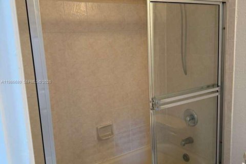 Снять в аренду таунхаус в Хомстед, Флорида 3 спальни, 132.2м2, № 2048401 - фото 9