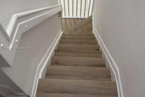 Снять в аренду таунхаус в Хомстед, Флорида 3 спальни, 132.2м2, № 2048401 - фото 30