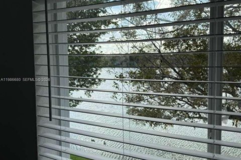 Снять в аренду таунхаус в Хомстед, Флорида 3 спальни, 132.2м2, № 2048401 - фото 15