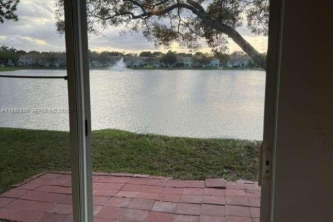 Таунхаус в Хомстед, Флорида 3 спальни, 132.2м2 № 2048401