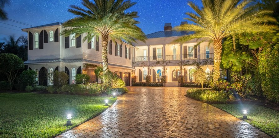 House in Stuart, Florida 6 bedrooms, 572 sq.m. № 1168605