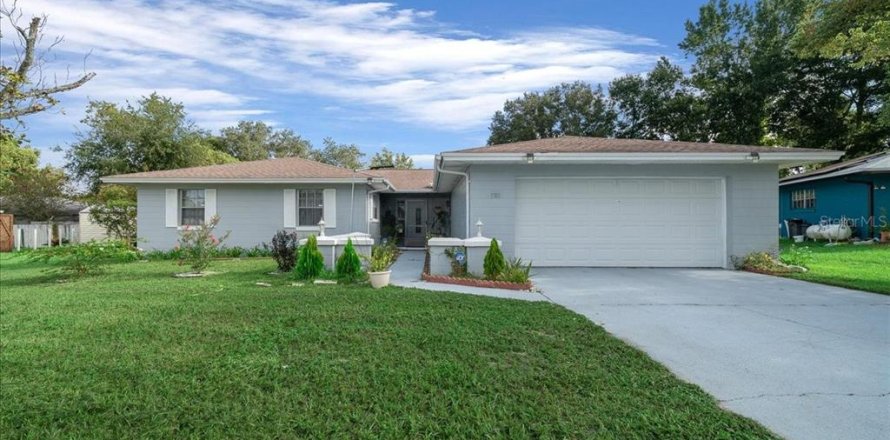 House in Ocala, Florida 4 bedrooms, 188.41 sq.m. № 1902123