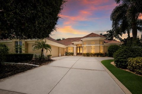 House in Lakewood Ranch, Florida 3 bedrooms, 307.41 sq.m. № 2302240