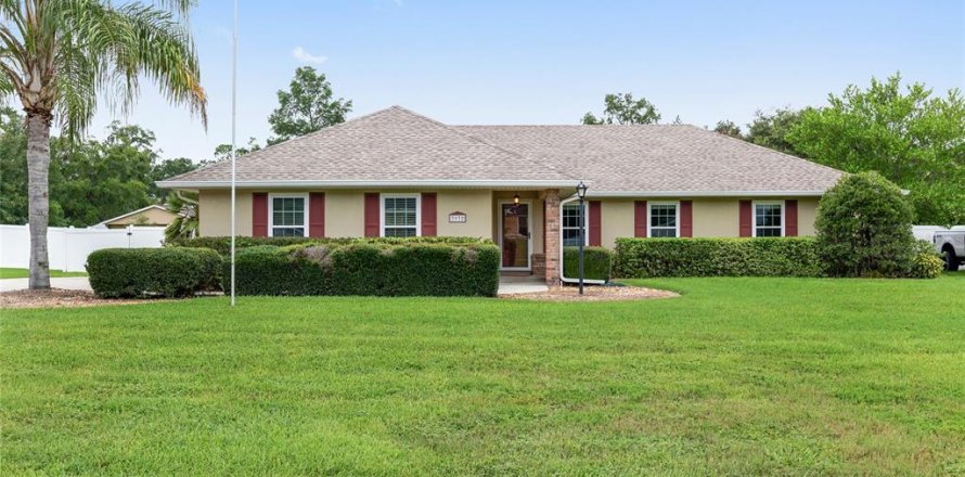 House in Ocala, Florida 3 bedrooms, 153.47 sq.m. № 1847021