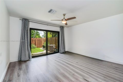 House in Plantation, Florida 2 bedrooms, 118.17 sq.m. № 1858918 - photo 15