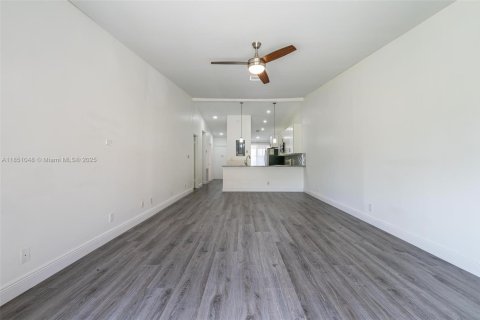 House in Plantation, Florida 2 bedrooms, 118.17 sq.m. № 1858918 - photo 10