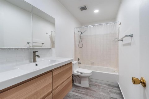 House in Plantation, Florida 2 bedrooms, 118.17 sq.m. № 1858918 - photo 22