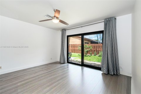 House in Plantation, Florida 2 bedrooms, 118.17 sq.m. № 1858918 - photo 17