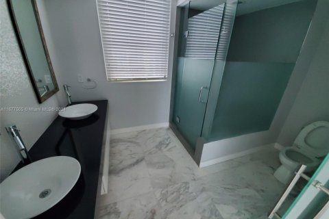 Copropriété à vendre à Miami, Floride: 2 chambres, 124.49 m2 № 1406183 - photo 17
