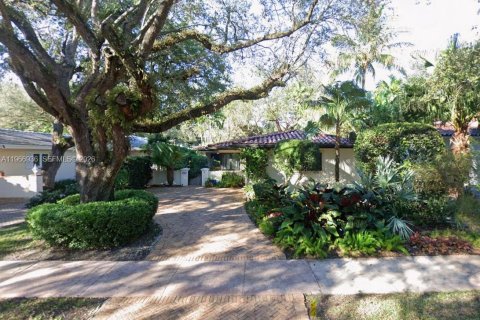 House in Coral Gables, Florida 3 bedrooms, 182.09 sq.m. № 2028546