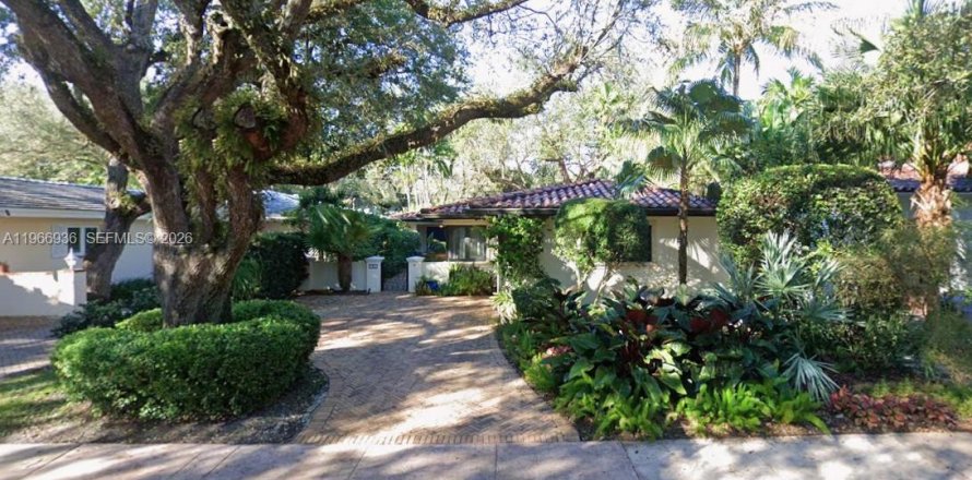 House in Coral Gables, Florida 3 bedrooms, 182.09 sq.m. № 2028546