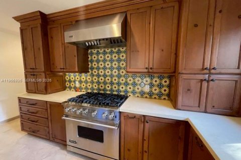 House in Coral Gables, Florida 3 bedrooms, 182.09 sq.m. № 2028546 - photo 14