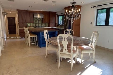 House in Coral Gables, Florida 3 bedrooms, 182.09 sq.m. № 2028546 - photo 7