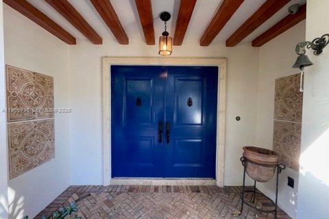 House in Coral Gables, Florida 3 bedrooms, 182.09 sq.m. № 2028546 - photo 3