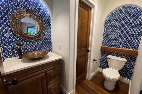 House in Coral Gables, Florida 3 bedrooms, 182.09 sq.m. № 2028546 - photo 16