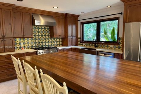 House in Coral Gables, Florida 3 bedrooms, 182.09 sq.m. № 2028546 - photo 13