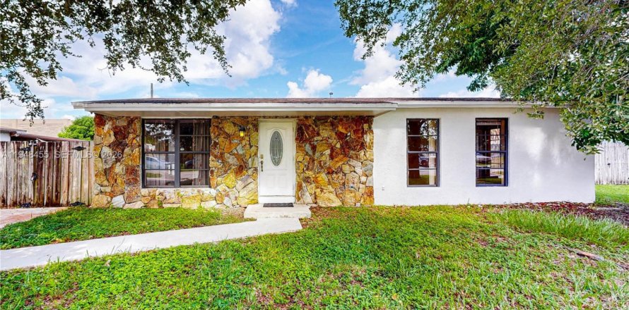 Villa ou maison à Homestead, Floride 4 chambres, 188.03 m2 № 2004406