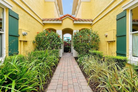 Casa en venta en New Smyrna Beach, Florida, 3 dormitorios, 191.19 m2 № 1626722 - foto 2