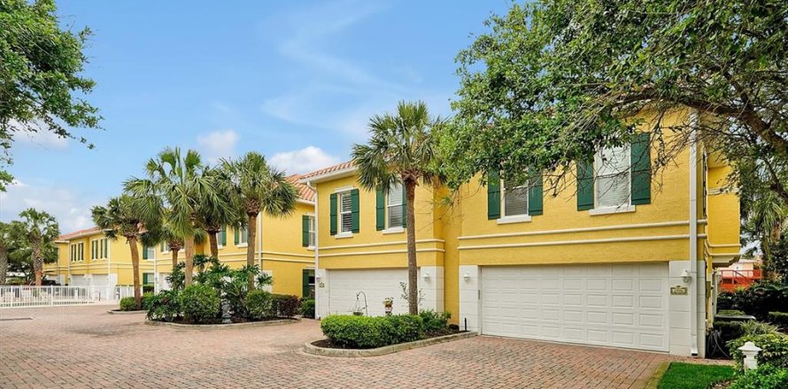 Casa en New Smyrna Beach, Florida 3 dormitorios, 191.19 m2 № 1626722