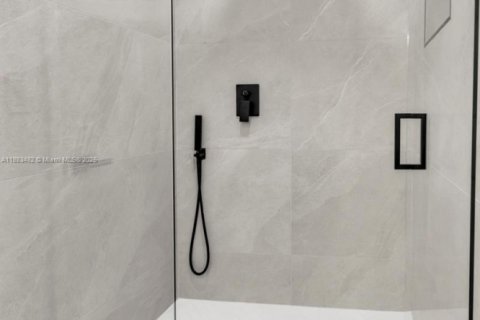 House in Dania Beach, Florida 3 bedrooms, 142.05 sq.m. № 1929928 - photo 17