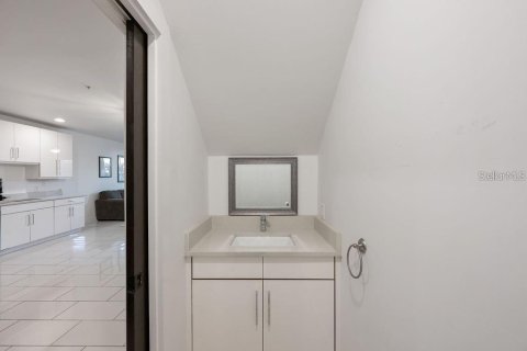 Townhouse in Winter Park, Florida 4 bedrooms, 215.25 sq.m. № 2103333 - photo 9