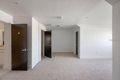 Townhouse in Winter Park, Florida 4 bedrooms, 215.25 sq.m. № 2103333 - photo 17