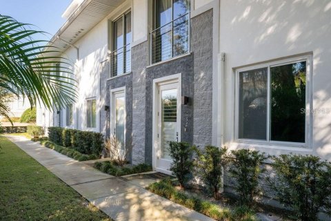 Townhouse in Winter Park, Florida 4 bedrooms, 215.25 sq.m. № 2103333 - photo 3