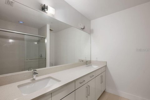 Townhouse in Winter Park, Florida 4 bedrooms, 215.25 sq.m. № 2103333 - photo 16
