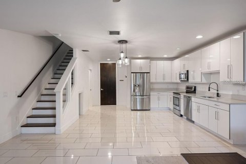 Townhouse in Winter Park, Florida 4 bedrooms, 215.25 sq.m. № 2103333 - photo 5